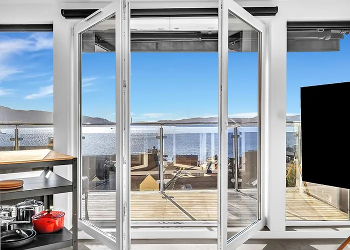 Penthouse Apartment *